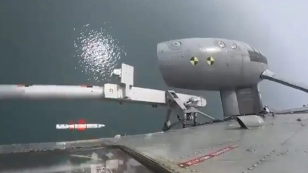 Indian Navy: পানীৰ তলত খেল আৰম্ভ, নিমিষতে নিঃশেষ শত্ৰুৰ জাহাজ! সেনাৰ হাতত আহি পৰিছে নতুন অস্ত্ৰ Indian Navy: পানীৰ তলত খেল আৰম্ভ, নিমিষতে নিঃশেষ শত্ৰুৰ জাহাজ! সেনাৰ হাতত আহি পৰিছে নতুন অস্ত্ৰ