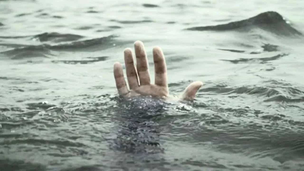 শোকাৱহ! ছাগলী চৰাই থকাৰ সময়তে পানীত পৰি চাৰি শিশুসহ পাঁচজনৰ মৃত্যু
