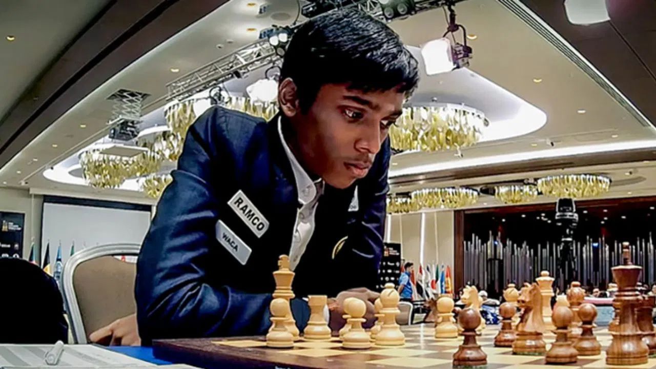 ১৪ গৰাকী খেলুৱৈয়ে অংশগ্ৰহণ কৰা এই প্ৰতিযোগিতা ৰাউণ্ড ৰবিন ফৰ্মেটত অনুষ্ঠিত হৈছিল। ত্ৰয়োদশ ৰাউণ্ডৰ পিছত গুকেশ আৰু প্ৰজ্ঞানন্দই সমতা স্থাপন কৰে। এনে পৰিস্থিতিত চূড়ান্ত ৰাউণ্ডত দুয়োৰে মাজত প্ৰতিদ্বন্দিতা হয় আৰু গুকেশক পৰাস্ত কৰি খিতাপ অৰ্জন কৰে প্ৰজ্ঞানন্দই।
