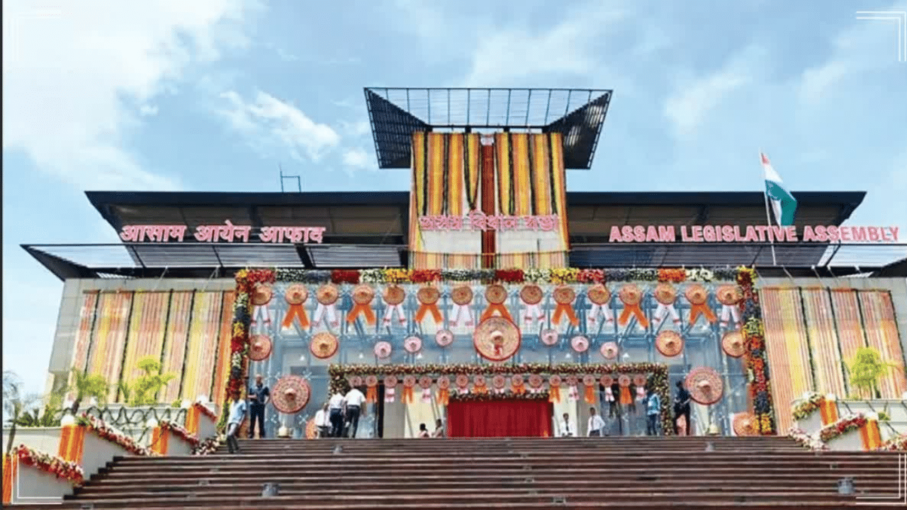 আজৱ ঘটনা! বিধানসভাত শাসকীয় পক্ষই কিয় আনিলে সভাস্থগিতৰ প্ৰস্তাৱ?