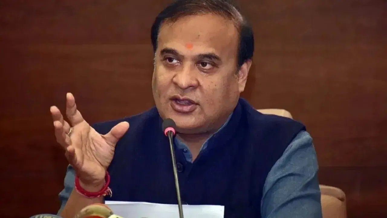 এই সন্দৰ্ভত বিজেপি অসম প্ৰদেশে ফেচবুকত ফটো শ্বেয়াৰ কৰি লিখে যে- "দেশৰ আগশাৰীৰ সংবাদগোষ্ঠী India Today গোষ্ঠীৰ 'Mood of the Nation' সমীক্ষাত দেশৰ শ্ৰেষ্ঠ মুখ্যমন্ত্ৰীৰ স্থানত অসমৰ মাননীয় মুখ্যমন্ত্ৰী ড° হিমন্ত বিশ্ব শৰ্মা ডাঙৰীয়া"। হিমন্ত বিশ্ব শৰ্মাই ৫৫.৪ শতাংশ ভোট পোৱাৰ বিপৰীতে চন্দ্ৰবাবু নাইডুয়ে ৪৬.৯ শতাংশ আুৰু মমতা বেনাৰ্জীয়ে লাভ কৰে ৪৬.৯ শতাংশ ভোট।