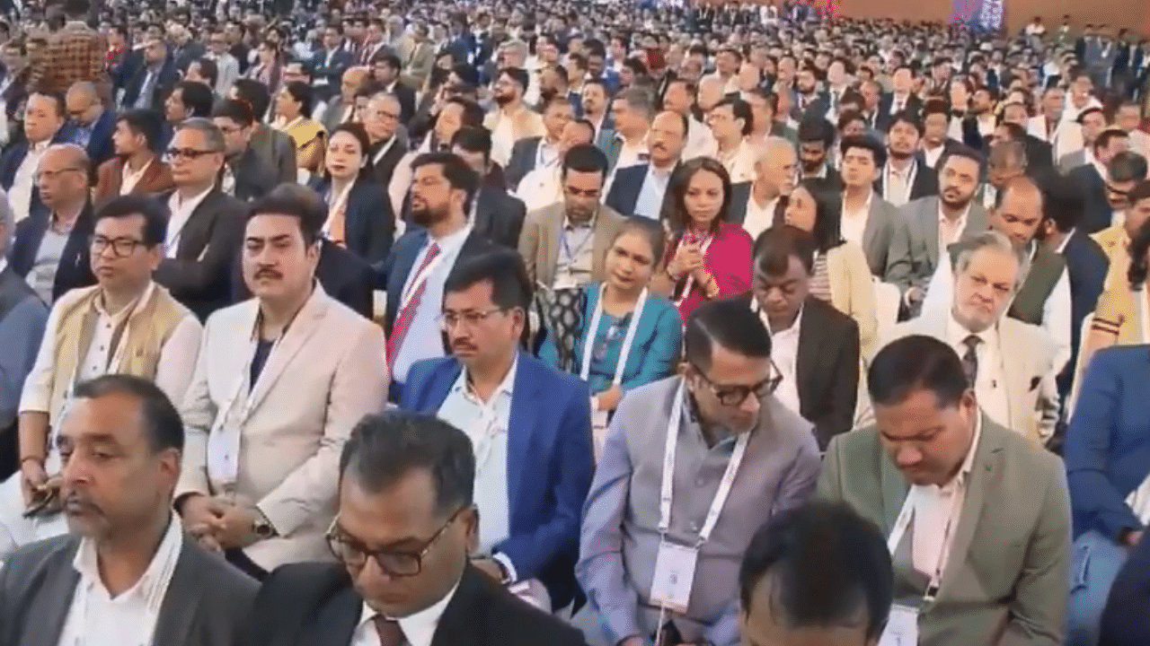 এন চন্দ্ৰশেখৰনে, অধ্যক্ষ ,টাটা ছনছে ঘোষণা কৰে যে অনাগত বৰ্ষত টাটা গ্ৰুপে আন এক বৃহৎ উৎপাদন প্ৰযুক্তিবিদ্যাত বিনিয়োগ কৰিব যিয়ে ৩০ হাজাৰ যুৱক-যুৱতীৰ বাবে কৰ্মসংস্থাপনৰ সুযোগ সৃষ্টি কৰিব। ইয়াৰোপৰি টাটা গ্ৰুপে অহা ৫ বছৰত অসমত ৫জিডব্লিউ নবীকৰণযোগ্য শক্তি সংস্থাপন কৰিব বিচাৰিছে বুলি তেওঁ কয়।