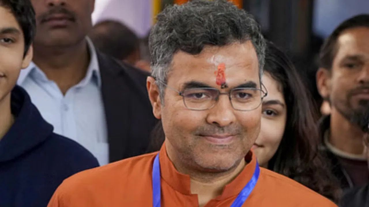 প্ৰৱেশ চাহিব সিং - দিল্লীৰ নিৰ্বাচনত মুখ্যমন্ত্ৰী হোৱাৰ আটাইতকৈ ডাঙৰ মুখ হৈছে প্ৰৱেশ চাহিব সিং । বিজেপিয়ে নতুন দিল্লীৰ আসনৰ পৰা অৰবিন্দ কেজৰিৱালৰ বিৰুদ্ধে প্ৰৱেশ চাহিব সিঙক প্ৰক্ষেপ কৰে। তেওঁ দিল্লীৰ প্ৰাক্তন মুখ্যমন্ত্ৰী চাহাব সিং ভাৰ্মাৰ পুত্ৰ। তেওঁ পশ্চিম দিল্লীৰ পৰা দুবাৰকৈ সাংসদ হৈছিল। এই নিৰ্বাচনত তেওঁ নতুন দিল্লীত আপৰ মুৰব্বী অৰবিন্দ কেজৰিবালক পৰাস্ত কৰে।