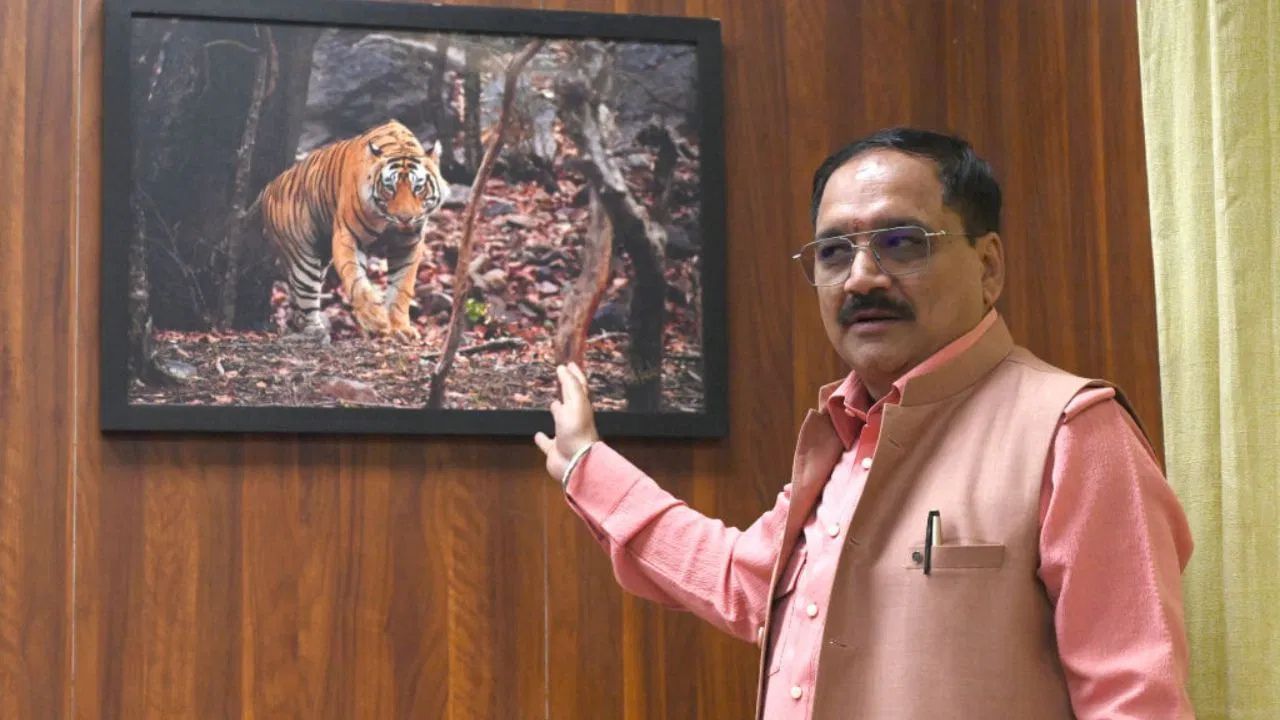বীৰেন্দ্ৰ সচদেৱ – এগৰাকী বিজেপিয় নেতাই ২০২২ চনৰ পৰা দিল্লী বিজেপিৰ কাৰ্যকৰী সভাপতি হিচাপে কাৰ্যনিৰ্বাহ কৰি আছে। ২০২৩ চনত বীৰেন্দ্ৰ সাচদেৱক পূৰ্ণকালীন সভাপতি হিচাপে নিযুক্তি দিয়া হৈছিল। যদিও তেওঁ নিৰ্বাচনত প্ৰতিদ্বন্দ্বিতা কৰা নাছিল, তথাপিও কেন্দ্ৰীয় নেতৃত্ব যদি দয়ালু হয় তেন্তে তেওঁ মুখ্যমন্ত্ৰী পদ লাভ কৰাত কোনো বাধা নাথাকিব ।