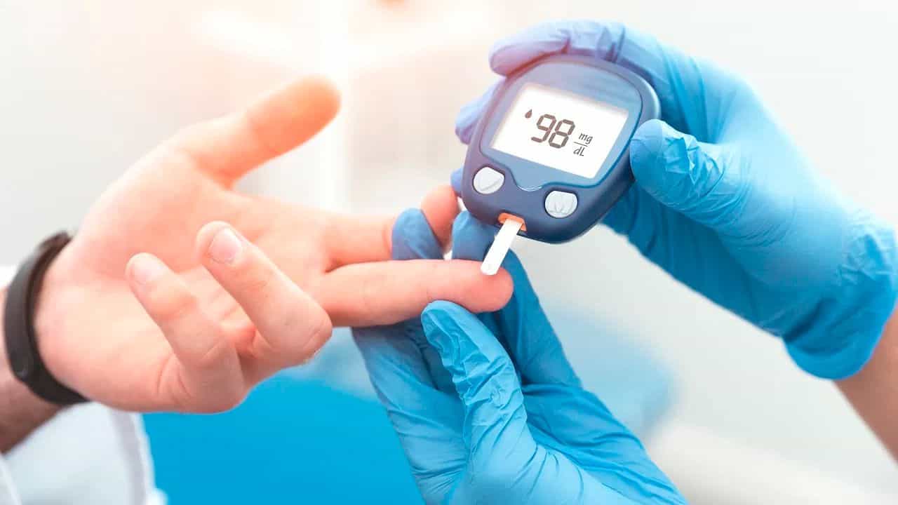 ডায়েবেটিছ ৰোগীৰ বৃক্কৰ ক্ষতি হোৱাৰ সম্ভাৱনা কিয় বেছি ? ইয়াৰ পৰা উপশম পোৱাৰ উপায় কি ?