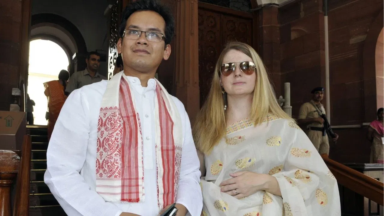 মোৰ পত্নী যদি ISIৰ এজেণ্ট, মই RAWৰ এজেণ্ট: মুখ্যমন্ত্ৰীৰ অভিযোগৰ প্ৰত্যুত্তৰ গৌৰৱ গগৈৰ মোৰ পত্নী যদি ISIৰ এজেণ্ট, মই RAWৰ এজেণ্ট: মুখ্যমন্ত্ৰীৰ অভিযোগৰ প্ৰত্যুত্তৰ গৌৰৱ গগৈৰ