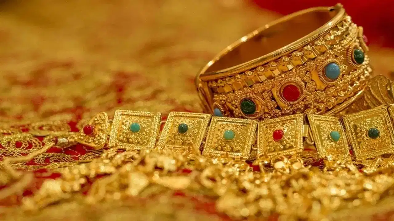 Guwahati Gold Price Today: সোণ-ৰূপৰ গহনা কিনাৰ পৰিকল্পনা কৰিছে নেকি? জানক গুৱাহাটীৰ বজাৰত সোণ-ৰূপৰ দৰ Guwahati Gold Price Today: সোণ-ৰূপৰ গহনা কিনাৰ পৰিকল্পনা কৰিছে নেকি? জানক গুৱাহাটীৰ বজাৰত সোণ-ৰূপৰ দৰ