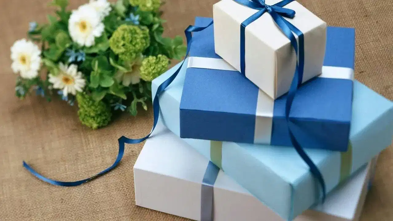 Valentines Day ত প্ৰেমিকাক দিয়ক এই উপহাৰ, কেতিয়াও পাহৰিব নোৱাৰিব আপোনাক! Valentines Day ত প্ৰেমিকাক দিয়ক এই উপহাৰ, কেতিয়াও পাহৰিব নোৱাৰিব আপোনাক!