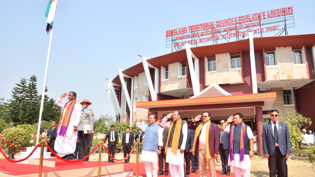 অসমৰ ইতিহাসত প্ৰথমবাৰৰ বাবে ১৭ ফেব্ৰুৱাৰীত কোকৰাঝাৰত অনুষ্ঠিত হয় অসম বিধানসভাৰ বাজেট অধিৱেশন।  ৰাজ্যপালৰ ভাষণেৰে আৰম্ভ হোৱা এই অধিৱেশনত মুখ্যমন্ত্ৰী হিমন্ত বিশ্ব শৰ্মাই কেতবোৰ গুৰুত্বপূৰ্ণ মন্তব্য কৰে।
