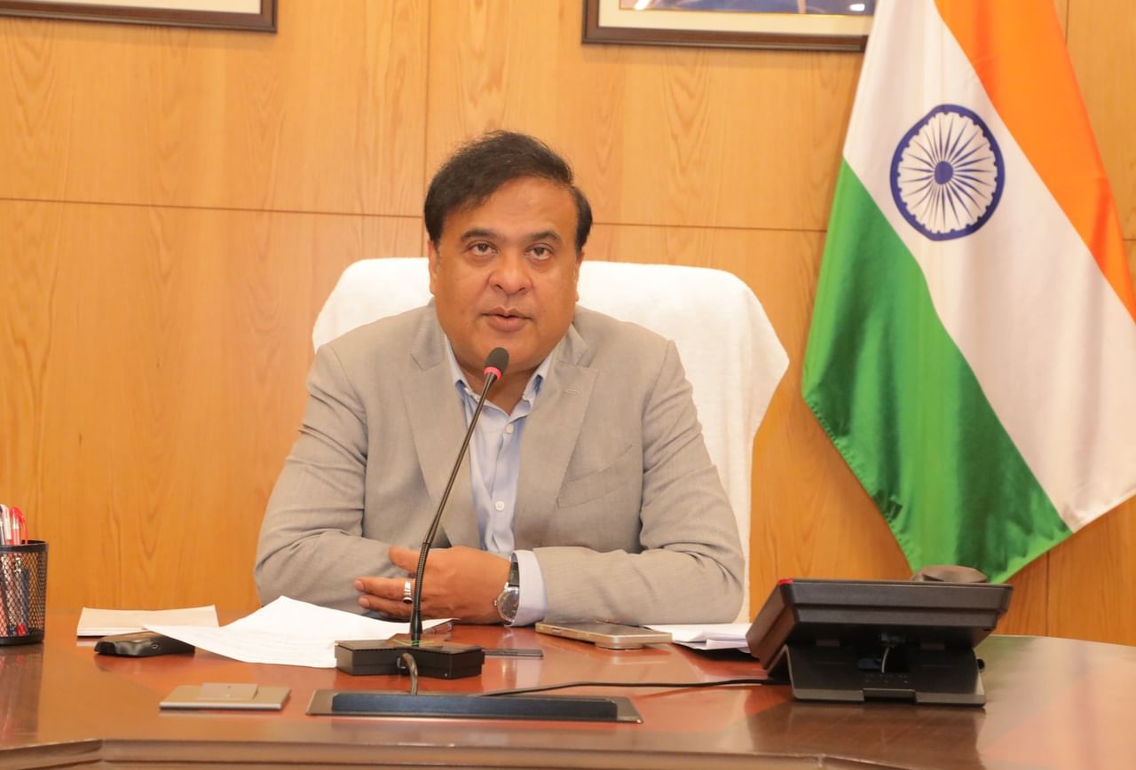 মুখ্যমন্ত্ৰী হিমন্ত বিশ্ব শৰ্মাই সামাজিক মাধ্যমত লিখিছে, "উমৰাংছ’ৰ কয়লা খনিৰ পানী নিষ্কাশন প্রক্রিয়া উদ্ধাৰ অভিযান আৰম্ভ কৰিব পৰাকৈ আজি সম্পন্ন কৰা হৈছিল। আজি ৫গৰাকী বনুৱাৰ মৃতদেহ উদ্ধাৰ কৰি খনিৰ খাদৰ পৰা উলিয়াই অনা হৈছে। মৃতদেহকেইটিৰ চিনাক্তকৰণৰ প্ৰক্ৰিয়া ইতিমধ্যে আৰম্ভ কৰা হৈছে।"