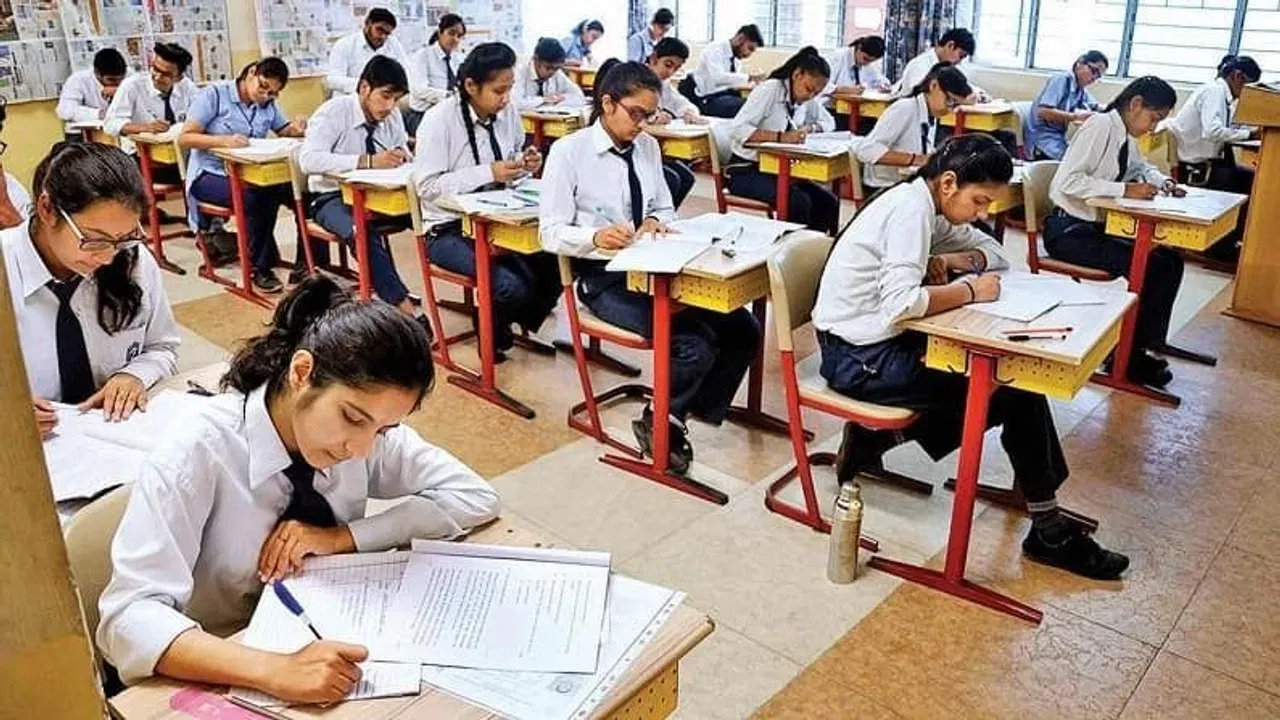 সকলো প্ৰস্তুতিৰ অন্তত আজি ৰাজ্যৰ লাখ লাখ ছাত্ৰ-ছাত্ৰী বহিব পৰীক্ষা। আজিৰ পৰা আৰম্ভ হ'ব উচ্চতৰ মাধ্যমিক চূড়ান্ত বৰ্ষৰ পৰীক্ষা পৰীক্ষাত অৱতীৰ্ণ হ'বলগীয়া প্ৰতিগৰাকী ছাত্ৰ-ছাত্ৰীক শুভেচ্ছা জ্ঞাপন কৰিছে মুখ্যমন্ত্ৰী হিমন্ত বিশ্ব শৰ্মাৰ পৰা আৰম্ভ কৰি শিক্ষামন্ত্ৰী ৰনোজ পেগুকে ধৰি বিভিন্নজনলৈ।