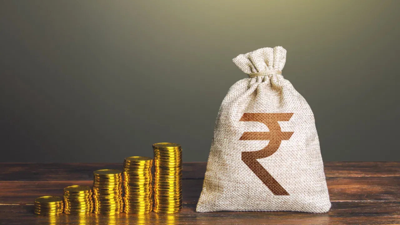 অন্যান্য বিনিয়োগ বিকল্পৰ তুলনাত FD Marketৰ বিপদেৰে প্ৰভাৱিত নহয়। ইয়াৰ সৈতে এটা নিৰ্দিষ্ট সুতৰ হাৰে আহে যাৰ ফলত বিনিয়োগকাৰীক সুস্থিৰ আৰু নিৰ্ভৰযোগ্য ৰিটাৰ্ণ প্ৰদান কৰা হয়। সেইবাবেই যিসকলে কোনো বিপদ নোহোৱাকৈ নিজৰ মূলধন বৃদ্ধি কৰিব বিচাৰে তেওঁলোকৰ বাবে এইটো এটা উত্তম বিকল্প।
