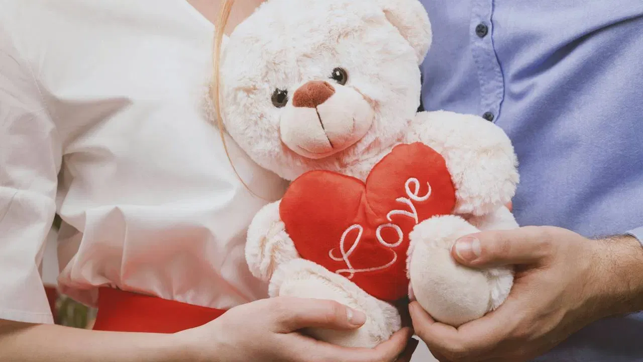Teddy Day 2025: কিয় উদযাপন কৰা হয় টেডী ডে’? এইদৰে সুখী কৰিব পাৰিব আপোনাৰ প্ৰিয়জনক.. Teddy Day 2025: কিয় উদযাপন কৰা হয় টেডী ডে’? এইদৰে সুখী কৰিব পাৰিব আপোনাৰ প্ৰিয়জনক..