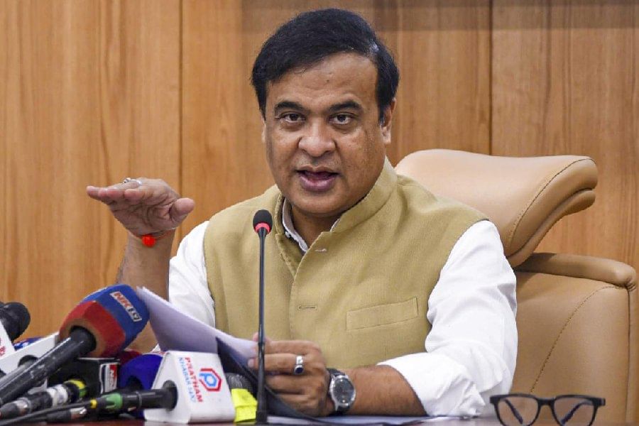 এপ্ৰিলত মৌখিক পৰীক্ষাৰ সম্ভাৱনাক নস্যাৎ কৰি তেওঁ কয়, ‘এপ্ৰিলত পঞ্চায়ত নিৰ্বাচন হ’ব। সেইসময়ত মৌখিক পৰীক্ষা অনুষ্ঠিত নহয়। মে’ মাহত মৌখিক পৰীক্ষা অনুষ্ঠিত কৰা হ’ব।’