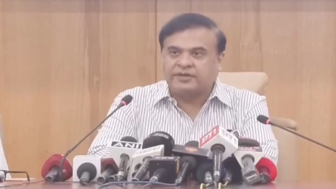 ডিব্ৰুগড়ৰ পৰা সশস্ত্ৰ বাহিনীৰ বিশেষ ক্ষমতা আইন চমুকৈ AFSPA প্ৰত্যাহাৰ। চৰাইদেউ, শিৱসাগৰ, তিনিচুকীয়াত বাহাল থাকিব AFSPA। কেন্দ্ৰীয় চৰকাৰৰ সিদ্ধান্তৰ কথা সংবাদমেলত জনালে মুখ্যমন্ত্ৰী হিমন্ত বিশ্ব শৰ্মাই।