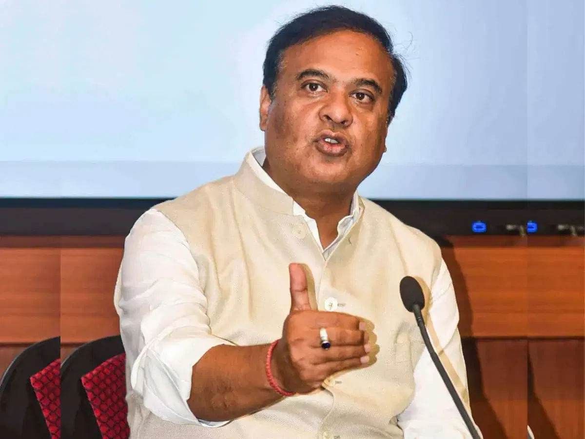 ইয়াৰ মাজতে কাট অব্ মাৰ্কক লৈ হোৱা চৰ্চা সন্দৰ্ভত মুখ্যমন্ত্ৰী ড০ হিমন্ত বিশ্ব শৰ্মাই কয়, ‘কাট অব্ মাৰ্ক বেছি বা কম হোৱাটো কিমান পদ খালী আছে, তাৰ ওপৰতহে নিৰ্ভৰ কৰে। কাট অব্ মাৰ্ক মেৰিটৰ ওপৰত নিৰ্ভৰ কৰে। কাট অব্ মাৰ্ক আন কোনোবাই বা চৰকাৰে নিৰ্ধাৰণ কৰি দিয়া বস্তু নহয়।’