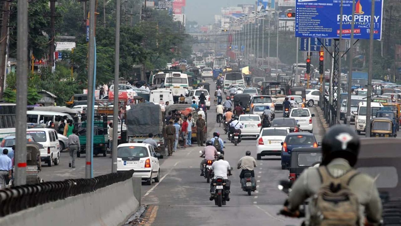 এই নিয়ম সমূহ জানক- দিনৰ ২ বজাৰ পৰা মাজনিশা ১ বজালৈ জিএছ ৰোজ, বিকে কাকতি ৰোড, এটি ৰোড, একে দেৱ ৰোড, ডঃ ভূপেন হাজৰিকা পথ, মৰা ভৰলু পথ, FA ROAD, MG ROAD, RKC ROAD, বিৰুবাৰী-GMCH, কাহিলীপাৰা পথত সকলো বাণিজ্যিক বাহন চলাচলত বাধা।
