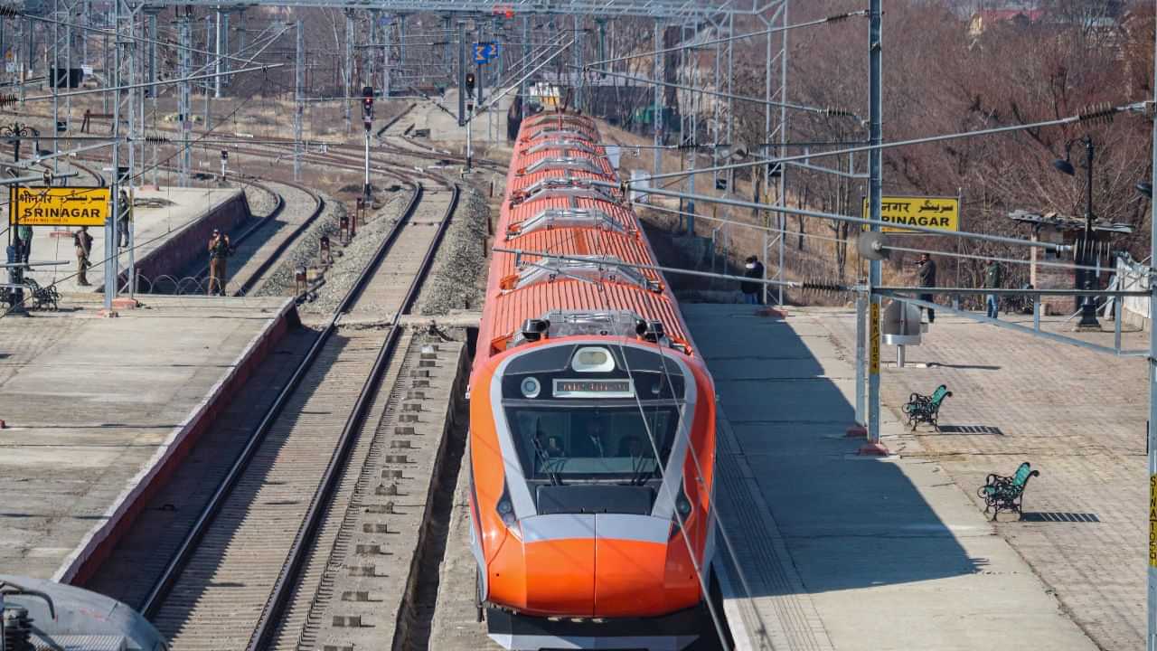 Railway: দেশৰ তৃতীয় ব্যয়বহুল ৰেল ডিব্ৰুগড় ৰাজধানী এক্সপ্ৰেছ, এই ৰেলখনৰ আয় কিমান জানেনে ?