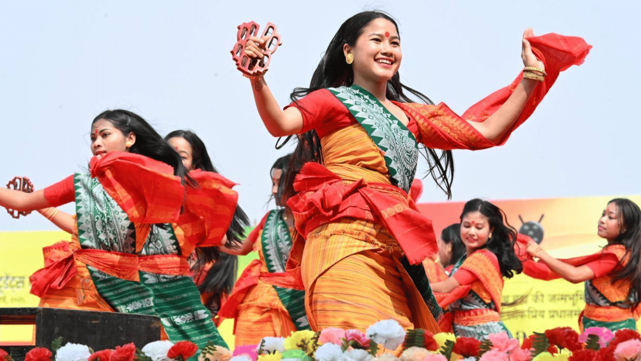 বিহু আৰু ঝুমইৰৰ পাছত এইবাৰ বাগৰুম্বাক লৈ যোৱা হ'ব বিশ্ব মঞ্চলৈ। দেওবাৰে কোকৰাঝাৰত অনুষ্ঠিত নিখিল বড়ো ছাত্ৰ সন্থাৰ বাৰ্ষিক অধিৱেশনত অংশগ্ৰহণ কৰি এই মন্তব্য প্ৰদান কৰে মুখ্যমন্ত্ৰী হিমন্ত বিশ্ব শৰ্মাই। কিছুদিন পূৰ্বেও শৰ্মাই কৈছিল যে বড়োসকলৰ প্ৰধান নৃত্য বাগৰুম্বাক বিশ্ব পৰ্যায়লৈ লৈ যোৱাৰ তেওঁৰ মন। 
