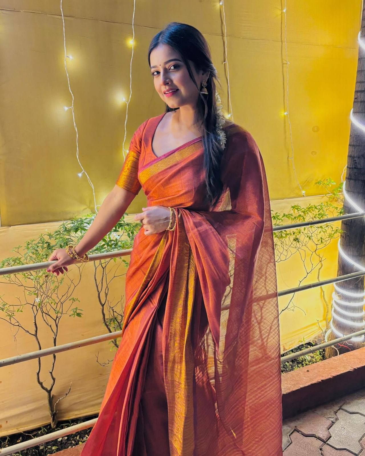 পোষ্টটোত দীপলীনাই লিখিছে, "শিক্ষকে শিক্ষকতা কৰে, চিকিৎসকে চিকিৎসা, আমি গান গোৱা-অভিনয় কৰা সকলে নিজৰ মাধ্যমত নিজৰ কাম কৰোঁ। কিন্তু এজন সাংবাদিকে সাংবাদিকতা কৰাৰ বাবেই তেওঁ গ্ৰেপ্তাৰ হ’ব লগীয়া হৈছে বুলি বাতৰি যোগে জানিব পাৰিছোঁ। যদি সেয়াই হয়, আচৰিত হৈছোঁ!"
