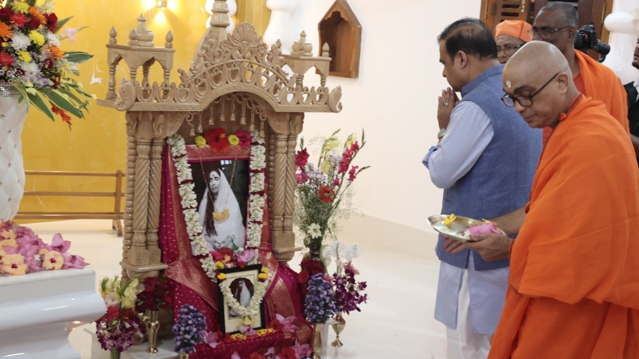 আজিৰ এই অনুষ্ঠানত সাংসদ পৰিমল শুক্লবৈদ্য, জনস্বাস্থ্য কাৰিকৰী আদি বিভাগৰ মন্ত্রী জয়ন্ত মল্লবৰুৱা, মন্ত্রী কৃষ্ণেন্দু পাল,মন্ত্রী কৌশিক ৰায়ৰ লগতে বিধায়ক আৰু গণ্য-মান্য ব্যক্তিসকল উপস্থিত থাকে।