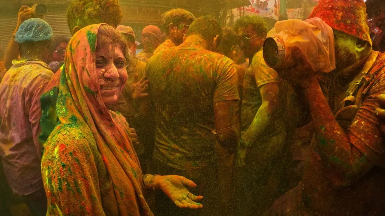 Holi Wishes 2025: ৰংগে ফাগু খেলে চৈতন্য বনমালী… ফল্গুৎসৱত আপোনজনক দিয়ক শুভেচ্ছা বাৰ্তা