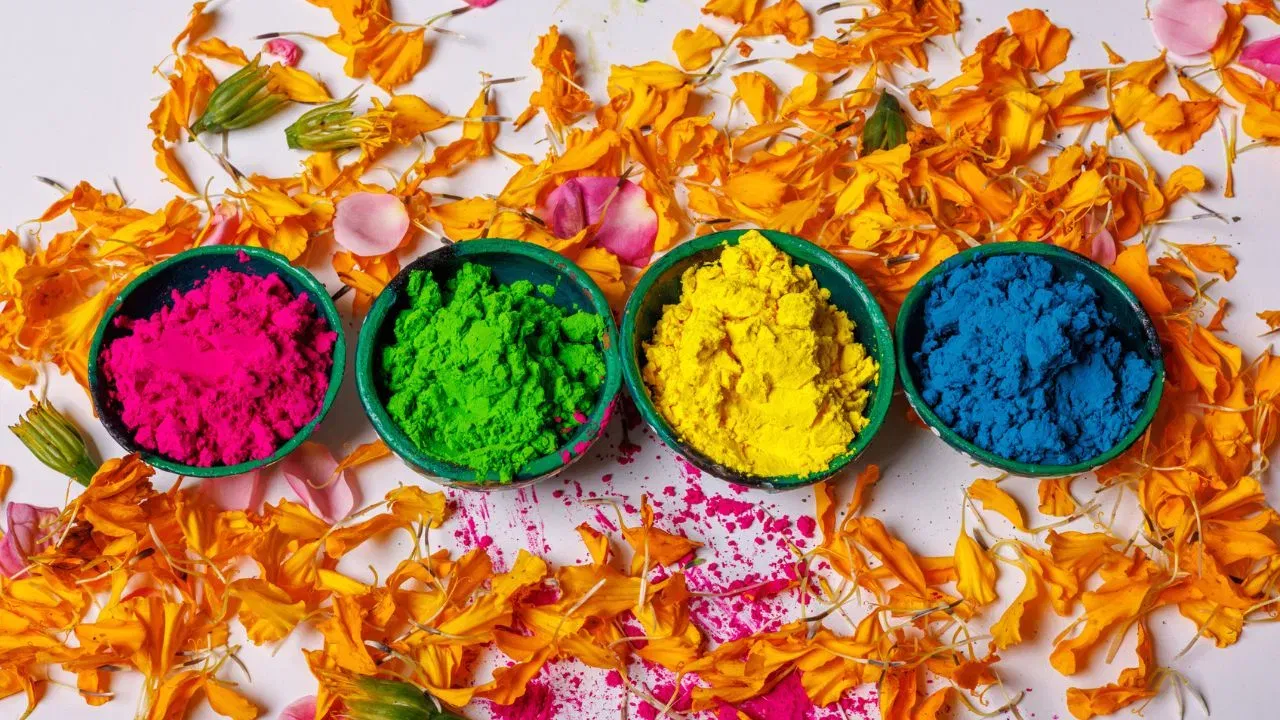 Happy Holi 2025: আজি সমগ্ৰ দেশে উদযাপন কৰিব ৰঙৰ উৎসৱ ফাকুৱা, কেনেকৈ হৈছিল ইয়াৰ আৰম্ভণি?