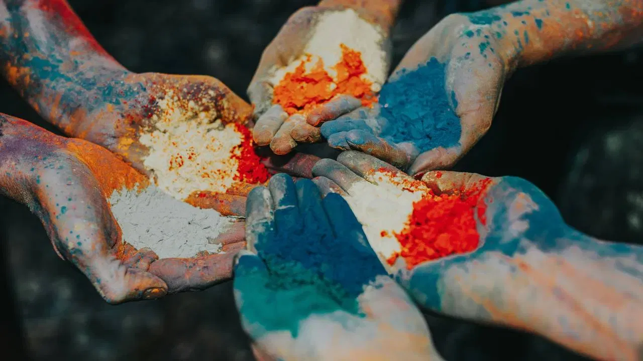 Holi colors : হোলীৰ ৰঙত ৰাসায়নিক পদাৰ্থ মিহলি হৈ আছেনে নাই কেনেকৈ জানিব?