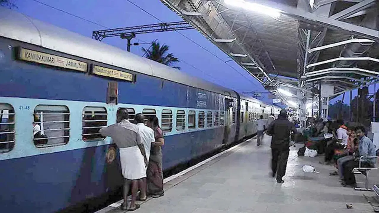 Explained : IRCTC-ৰ ই-টিকটত বাতিলৰ চাৰ্জ কিমান, আপুনিও হৈছে নেকি লোকচানৰ সন্মুখীন ?