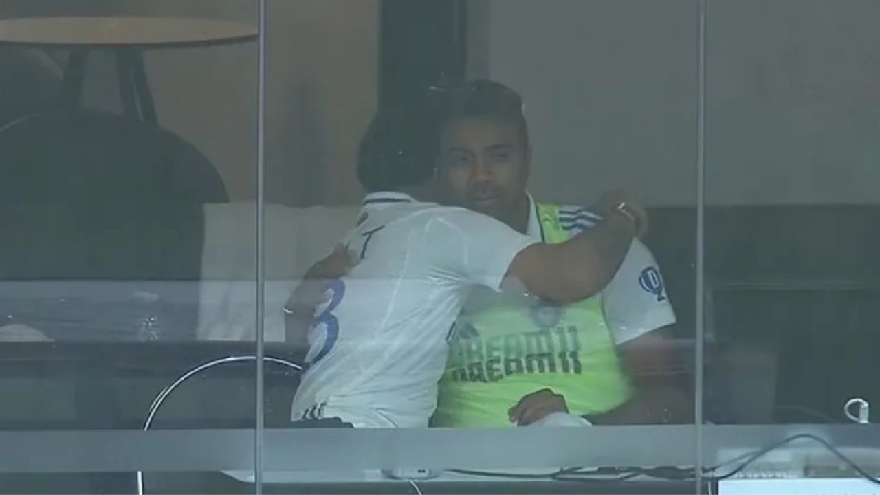 লক্ষণীয়ভাৱে ব’ৰ্ডাৰ-গাভাস্কাৰ ট্ৰফীৰ সময়ত পেভিলিয়নত কোহলীয়ে অশ্বিনক আলিঙ্গন কৰা দেখিবলৈ পোৱা গৈছিল। তাৰ পিছতে অৱসৰ ঘোষণা কৰিছিল অশ্বিনে। একেদৰে শেহতীয়াকৈ চেম্পিয়নছ ট্ৰফীৰ ছেমিফাইনেলৰ পিছত অষ্ট্ৰেলিয়ান অধিনায়ক ষ্টিভেন স্মিথকো আলিঙ্গন কৰিছিল কোহলীয়ে আৰু মেচৰ পিছতে স্মিথে এদিনীয়াৰ পৰা অৱসৰ ঘোষণা কৰিছিল।