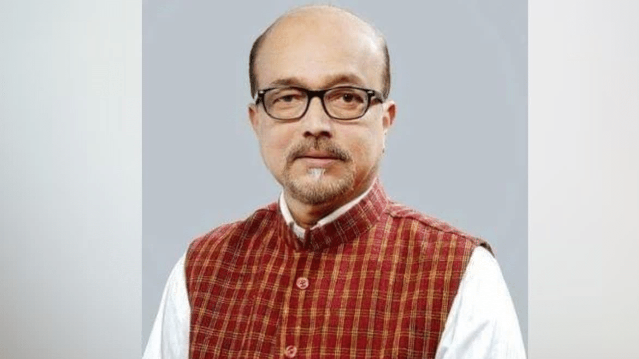 ইয়াৰ লগতে তেওঁ কয় যে, এই পদক্ষেপৰ বাবে বাজেট ধাৰ্য কৰা হৈছে ২ কোটি টকা। ইয়াৰোপৰি ৰাজ্যখনৰ সৈতে অসমৰ সাংস্কৃতিক বিনিময়ৰ সন্দৰ্ভত পদক্ষেপ গ্ৰহণ কৰিছে ৰাজ্যপাল তথা বিজেপি নেতাগৰাকীয়ে। তেওঁ কয় যে, সুদীৰ্ঘ ৫০ বছৰৰ পিছত ছত্তীশগড়ৰ আগশাৰীৰ বিশ্ববিদ্যালয় এখনত গুৰুজনাৰ নামত আসন প্ৰতিষ্ঠা হ'বলৈ যোৱাটো নিশ্চিতভাবে আমাৰ বাবে আনন্দৰ বতৰা।