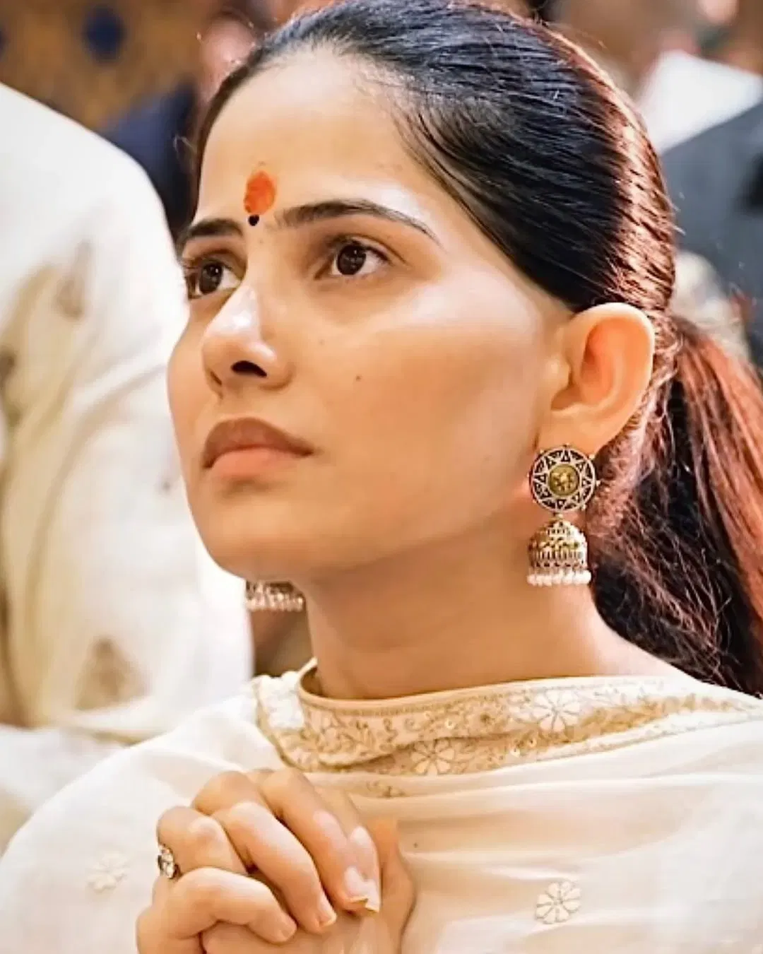 বিশিষ্ট বক্তা জয়া কিশোৰীয়ে তেওঁৰ এটা প’ডকাষ্টত মহিলাসকলে মাহেকীয়াৰ সময়ত মন্দিৰলৈ নোযোৱাৰ কথা উল্লেখ কৰি তেওঁৰ চিন্তাধাৰা ৰাইজৰ সৈতে শ্বেয়াৰ কৰে।