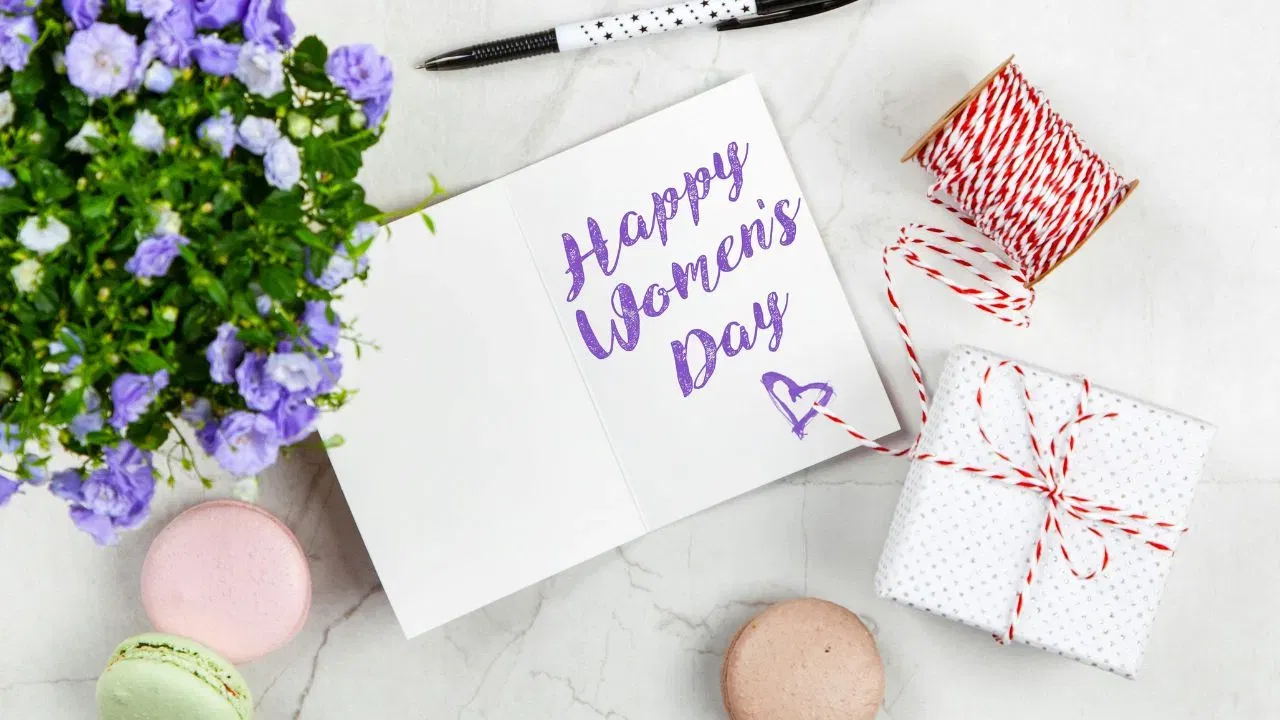 International Women’s Day Gifts: নাৰী দিৱসত আপোনাৰ ঘৰৰ মহিলাসকলক দিব পাৰে এনেধৰণৰ বিশেষ উপহাৰ International Women’s Day Gifts: নাৰী দিৱসত আপোনাৰ ঘৰৰ মহিলাসকলক দিব পাৰে এনেধৰণৰ বিশেষ উপহাৰ