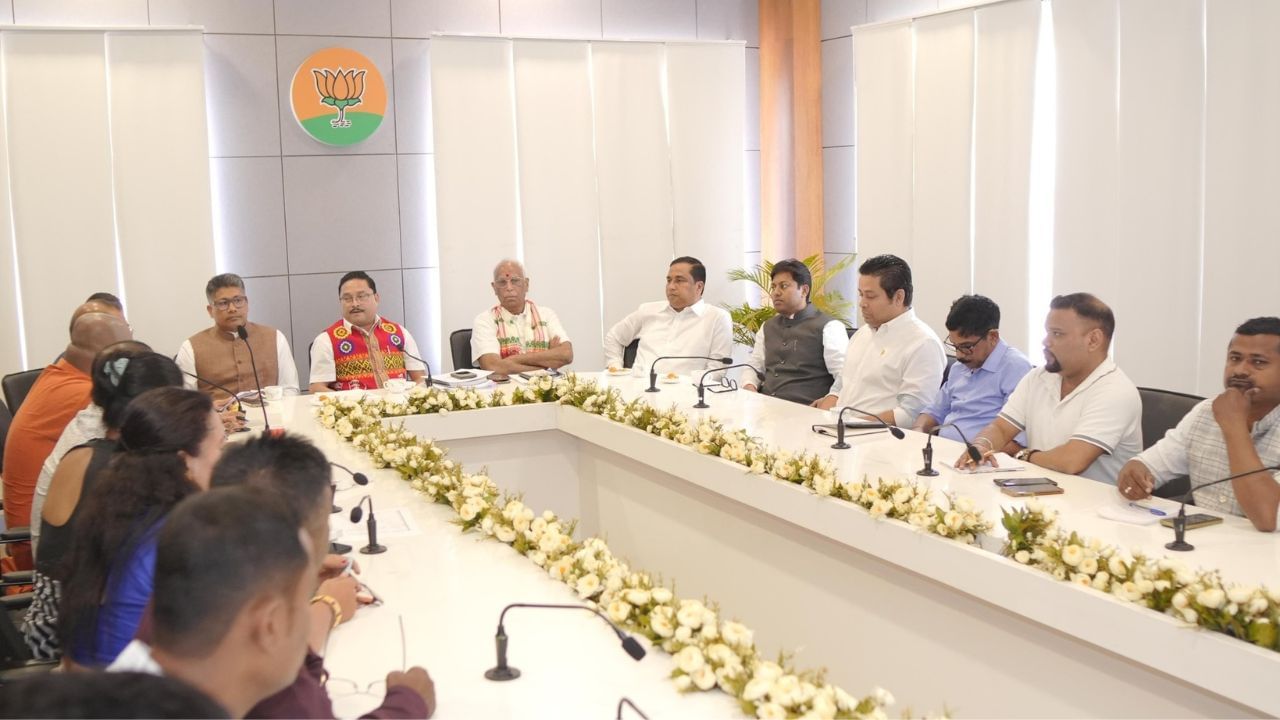 নিৰ্বাচনৰ পূৰ্বে জয়ৰ দিশে NDAৰ প্ৰাৰ্থী, কেনেদৰে চলিছে পঞ্চায়ত নিৰ্বাচনৰ অংক? নিৰ্বাচনৰ পূৰ্বে জয়ৰ দিশে NDAৰ প্ৰাৰ্থী, কেনেদৰে চলিছে পঞ্চায়ত নিৰ্বাচনৰ অংক?