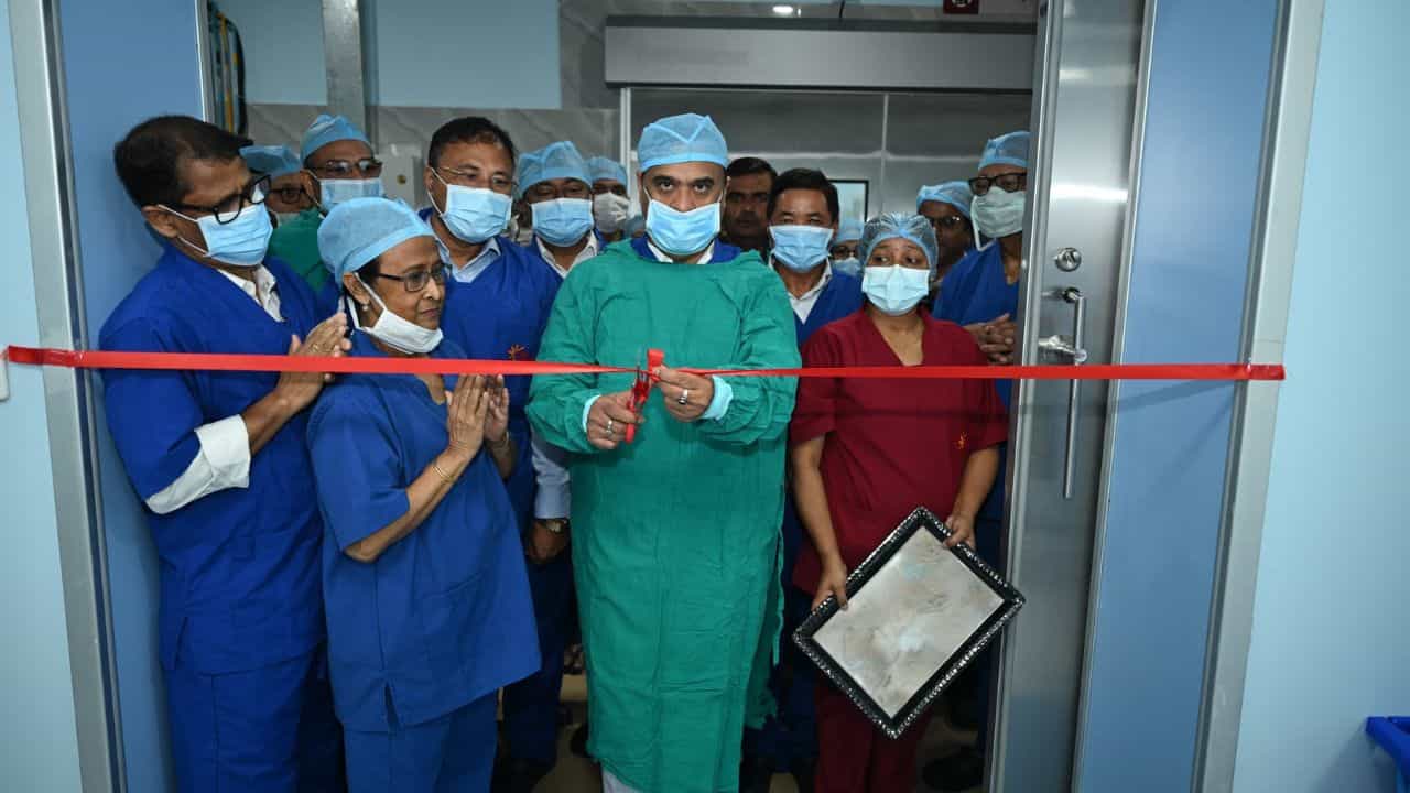 ৰাজ্যিক কর্কট প্রতিষ্ঠানত আৰম্ভ হল অত্যাধুনিক ৰবটিক অস্ত্রোপচাৰ সুবিধা, অতি সোনকালে উপলব্ধ হব ডিব্ৰুগড়-শিলচৰতো... ৰাজ্যিক কর্কট প্রতিষ্ঠানত আৰম্ভ হল অত্যাধুনিক ৰবটিক অস্ত্রোপচাৰ সুবিধা, অতি সোনকালে উপলব্ধ হব ডিব্ৰুগড়-শিলচৰতো...