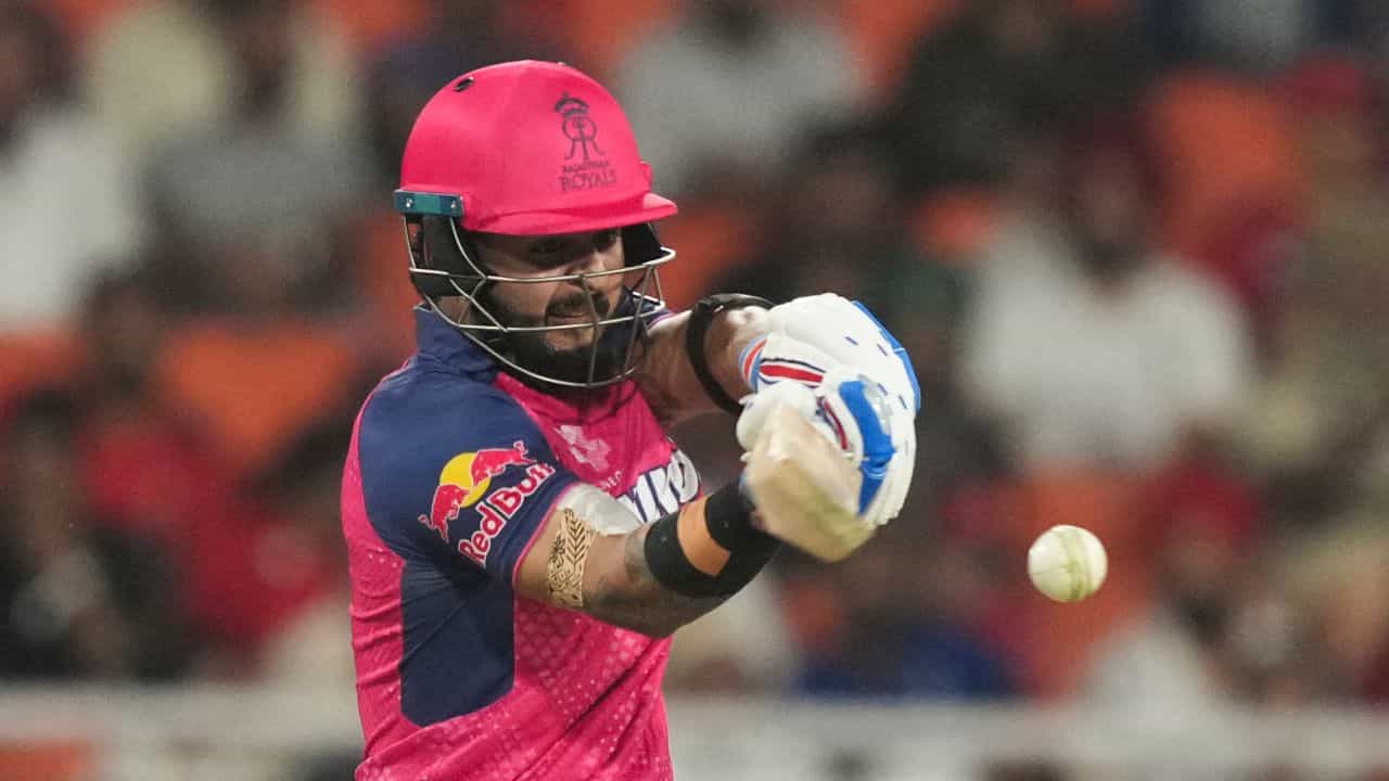 দাস বা বৰুৱা লিখিব পাৰিলেহেঁতেন ! ৰিয়ানে উপাধি পৰাগ লিখাৰ কাৰণ কি ?