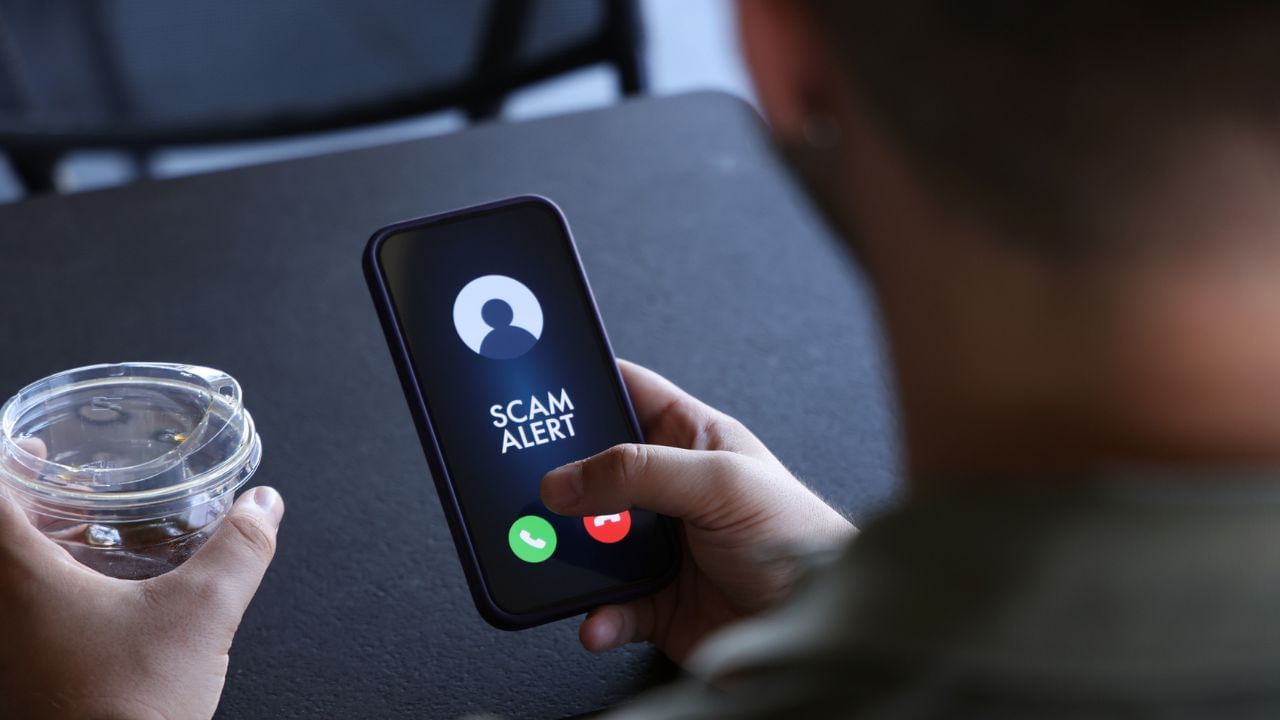যদি আপুনি এজন Airtel ব্যৱহাৰকাৰী তেন্তে প্ৰথমে Airtel Thanks App খোলক। ইয়াৰ পিছত More বা Services লৈ যাওক। এতিয়া DND (Do Not Disturb) অপচনত ক্লিক কৰক। এতিয়া ইয়াৰ পৰা আপুনি আপোনাৰ পছন্দৰ Category ব্লক কৰিব পাৰিব।