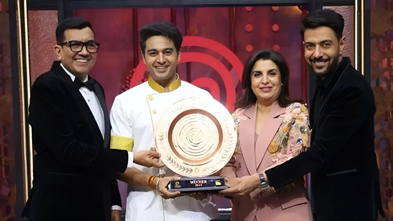 Celebrity MasterChef: গৌৰৱ খান্নাই লাভ কৰিলে ‘চেলিব্ৰিটি মাষ্টাৰচেফ’ৰ খিতাপ আৰু ২০ লাখ টকা Celebrity MasterChef: গৌৰৱ খান্নাই লাভ কৰিলে ‘চেলিব্ৰিটি মাষ্টাৰচেফ’ৰ খিতাপ আৰু ২০ লাখ টকা