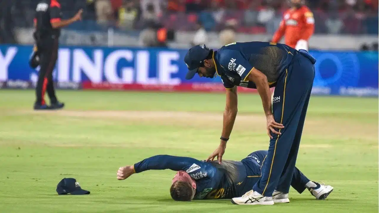 এয়া কি? আধাতে IPL সামৰি ঘৰলৈ উভতিছে এজনৰ পাছত আনজন তাৰকা খেলুৱৈ