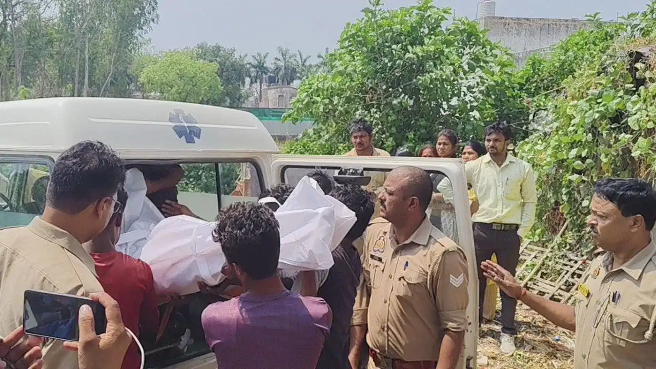 অযোধ্যাত গুৱাহাটীৰ শ্বাহজাহানৰ নৃশংস কাণ্ড! নিৰ্মমভাৱে হত্যা কৰিলে পত্নী-পুত্ৰক