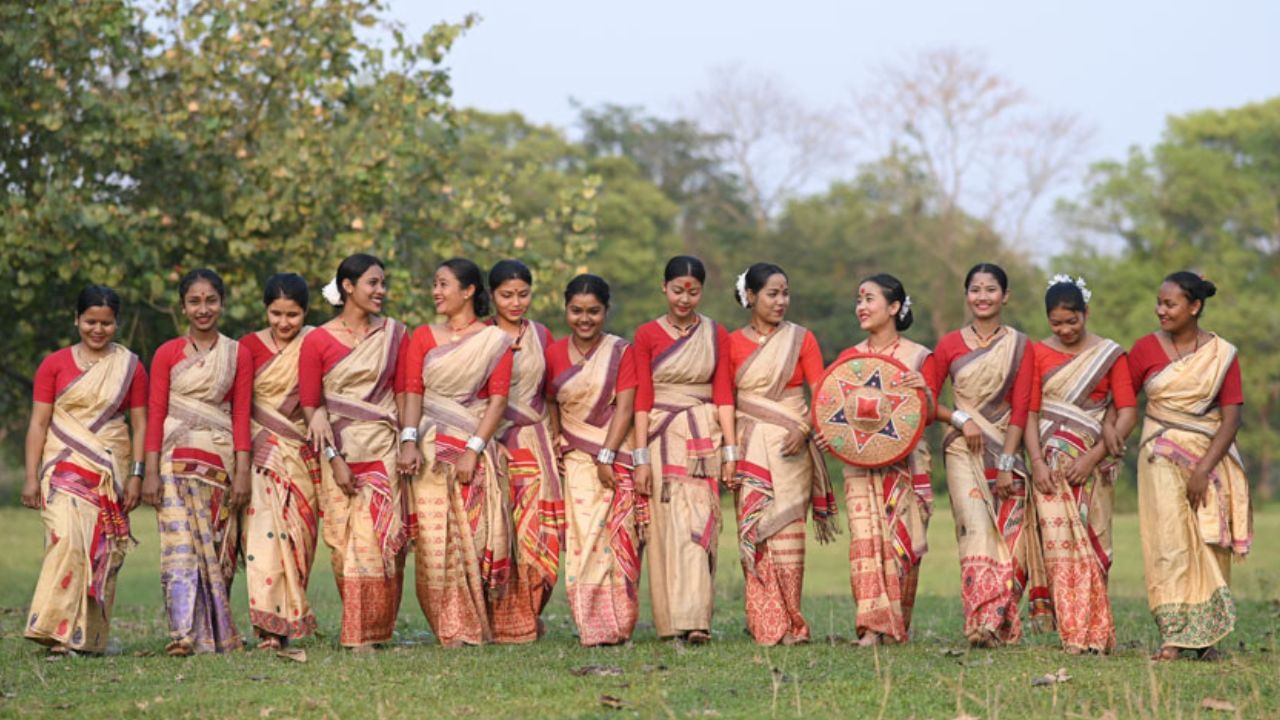 মানুহ বিহু আৰু পৰম্পৰা, জানক পহিলা ব’হাগৰ দিনটো কিদৰে উৎযাপন কৰা হয়… মানুহ বিহু আৰু পৰম্পৰা, জানক পহিলা ব’হাগৰ দিনটো কিদৰে উৎযাপন কৰা হয়…