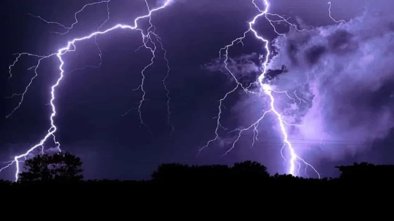 ৰুক্ষ প্ৰকৃতিৰ ৰুদ্ৰ ৰূপঃ ৰাজ্যত ৪৮ ঘণ্টাত বজ্ৰপাত পৰি মৃত্যু হ’ল ৬১ জনৰ ৰুক্ষ প্ৰকৃতিৰ ৰুদ্ৰ ৰূপঃ ৰাজ্যত ৪৮ ঘণ্টাত বজ্ৰপাত পৰি মৃত্যু হ’ল ৬১ জনৰ