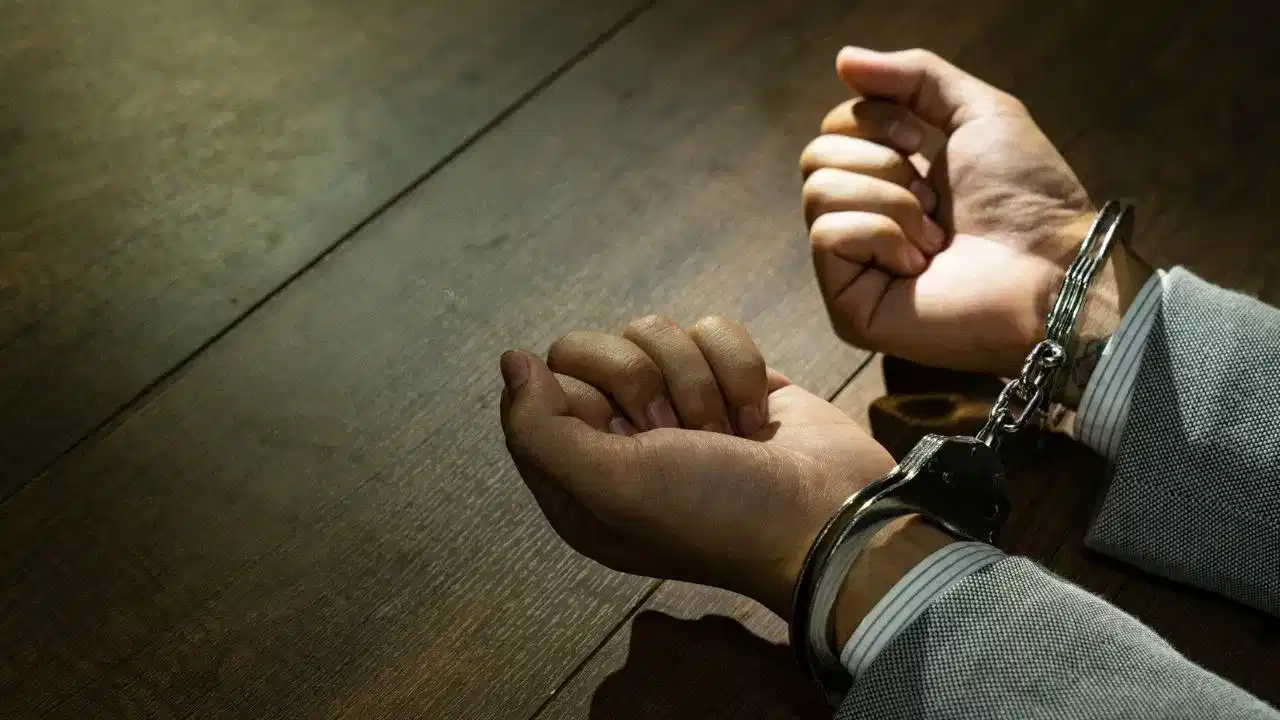 পাকিস্তানলৈ প্ৰেৰণ কৰিছিল ভাৰতৰ গোপন তথ্য! দিল্লীত গ্ৰেপ্তাৰ ২ চোৰাংচোৱা, কেনেকৈ পৰিছিল ISIৰ জালত?