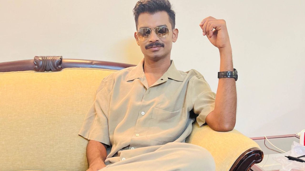 ইফালে দুৰ্গেছ কুমাৰ আৰু অশোক পাঠক অসমলৈ অহাৰ বাতৰি সামাজিক মাধ্যমত বিয়পি পৰাৰ লগে লগে সাংস্কৃতিক মহলত ব্যাপক চৰ্চা চলিছে। ( Image Credit source: Instagram)