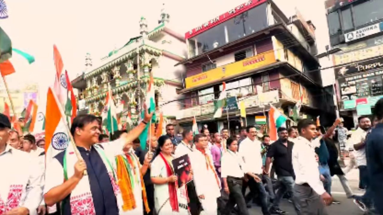 ফেচবুক পোষ্টত মুখ্যমন্ত্ৰী হিমন্ত বিশ্ব শৰ্মাই কয় ,"আমাৰ বাহিনীয়ে নিজকে বিশ্বৰ ভিতৰতে শ্ৰেষ্ঠ বুলি দেখুৱাইছে আৰু ‘অপাৰেচন সেন্দূৰ’ত শত্ৰুক উচিত শিক্ষা দিছে । ইয়াৰ সফলতা আৰু আমাৰ বাহিনীৰ বীৰত্বক উদযাপন কৰিবলৈ মই গুৱাহাটীৰ ত্ৰিৰংগা যাত্ৰা"ত অংশ লৈছো।"