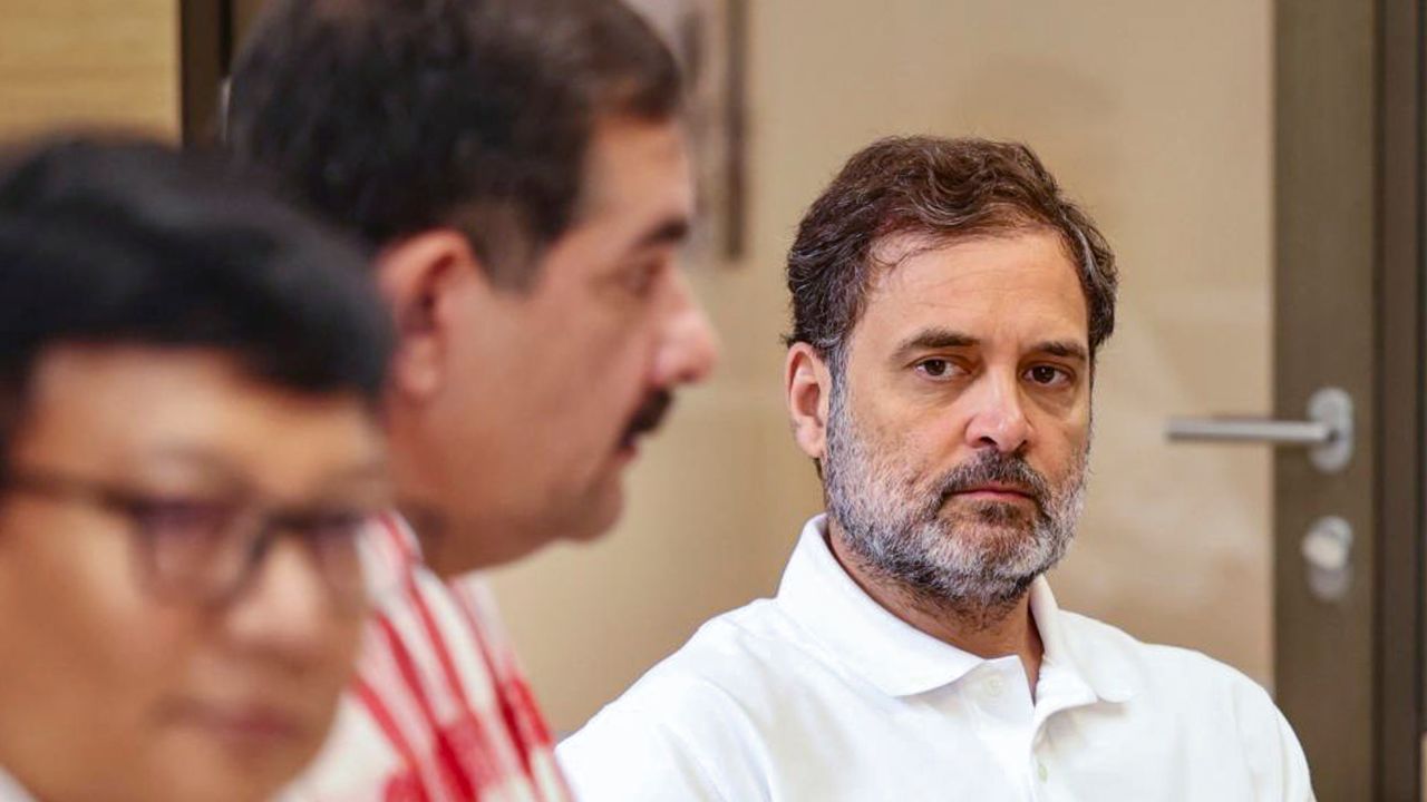 গৌৰৱ গগৈক অসম প্ৰদেশ কংগ্ৰেছৰ সভাপতিৰ দায়িত্ব দিয়াৰ পাছত কেন্দ্ৰীয় শীৰ্ষ নেতৃত্বৰে এইখন প্ৰথম বৈঠক। উল্লেখ্য যে, সামাজিক মাধ্যমৰ জৰিয়তে সভাপতি মল্লিকাৰ্জুন খৰ্গেৰ নেতৃত্বত কংগ্ৰেছৰ মুখ্য কাৰ্যালয় ইন্দিৰা ভৱনত নৱগঠিত অসম প্ৰদেশ কংগ্ৰেছ কমিটীৰ সদস্য সকলৰ সৈতে বৈঠক অনুষ্ঠিত হোৱাৰ কথা সদৰী কৰিছে কংগ্ৰেছ নেতা ৰাহুল গান্ধীয়ে ।