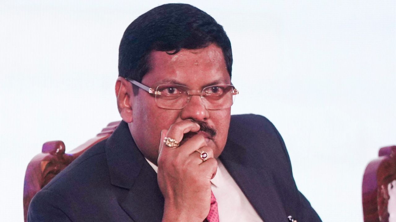 আদালত নে সংসদ, সৰ্বোচ্চ স্থানত কোন! উচ্চতম ন্যায়ালয়ৰ মুখ্য ন্যায়াধীশে কলে এইদৰে…. আদালত নে সংসদ, সৰ্বোচ্চ স্থানত কোন! উচ্চতম ন্যায়ালয়ৰ মুখ্য ন্যায়াধীশে কলে এইদৰে….