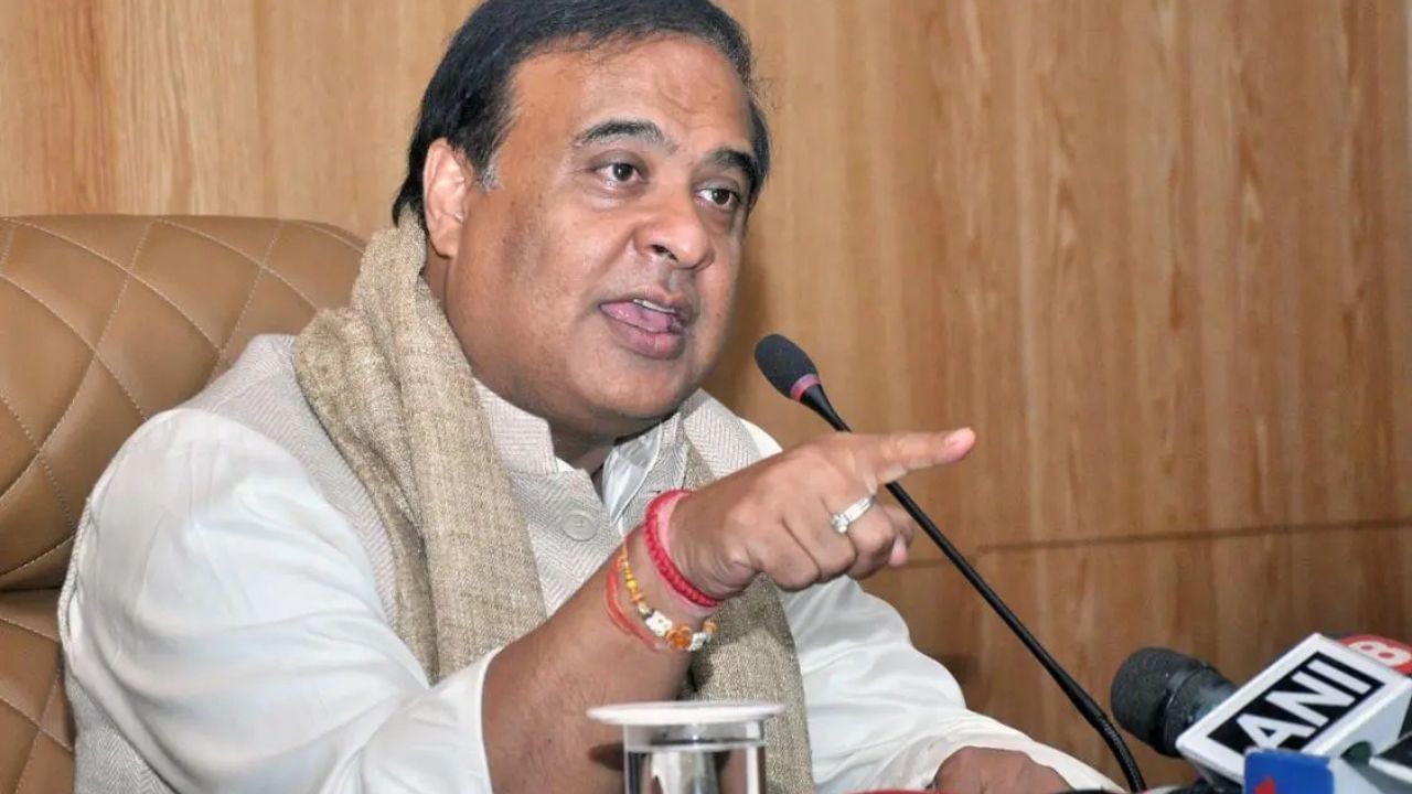 মুখ্যমন্ত্ৰীৰ অভিযোগ, প্ৰথমে ভাৰতীয় আছিল গৌৰৱ গগৈৰ দুই সন্তান। কিন্তু পিছে তেওঁলোকক বিদেশী নাগৰিকলৈ স্থানান্তৰ কৰোৱা হৈছে। এই কাম কৰিছে খোদ গৌৰৱ গগৈয়ে।
