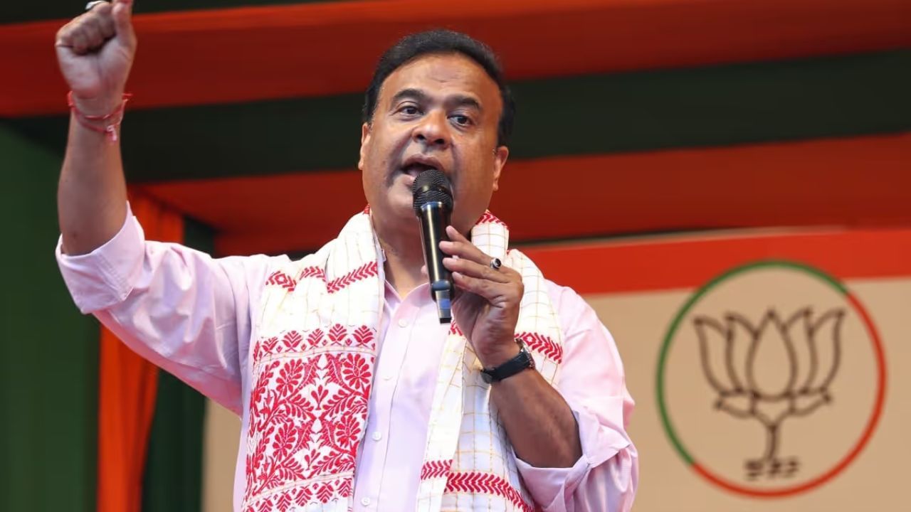 মুখ্যমন্ত্ৰীয়ে কয়, 'গৌৰৱ গগৈৰ সন্তান ভাৰতীয় নহয়। প্ৰথমে দুই সন্তানৰ নাগৰিকত্ব ভাৰতীয়ই আছিল। পিছত তেওঁৰ দিউ সন্তানৰ নাগৰিকত্ব বিদেশী ৰাষ্ট্ৰলৈ স্থানান্তৰ কৰে।"