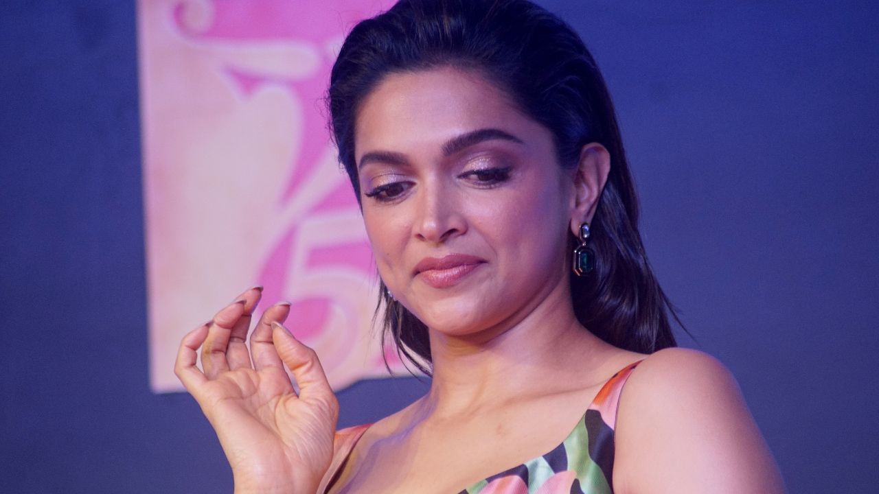 ‘শাৰীৰিক সম্পৰ্কৰে যদি…!’ ৰণবীৰৰ সৈতে সম্পৰ্কক লৈ এয়া কি ক’লে দীপিকাই ‘শাৰীৰিক সম্পৰ্কৰে যদি…!’ ৰণবীৰৰ সৈতে সম্পৰ্কক লৈ এয়া কি ক’লে দীপিকাই